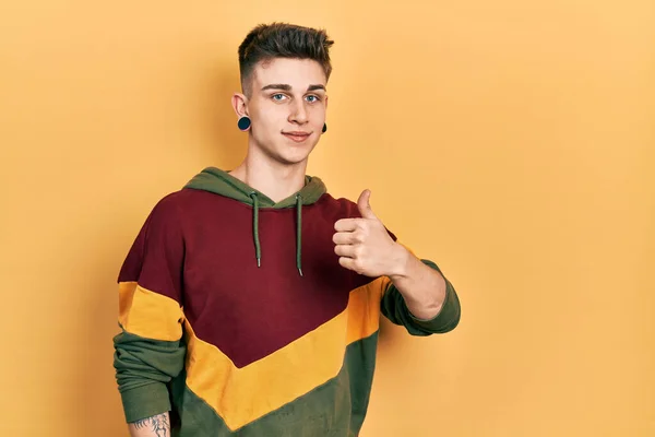 Young Caucasian Boy Ears Dilation Wearing Casual Sweatshirt Doing Happy — Stock Photo, Image