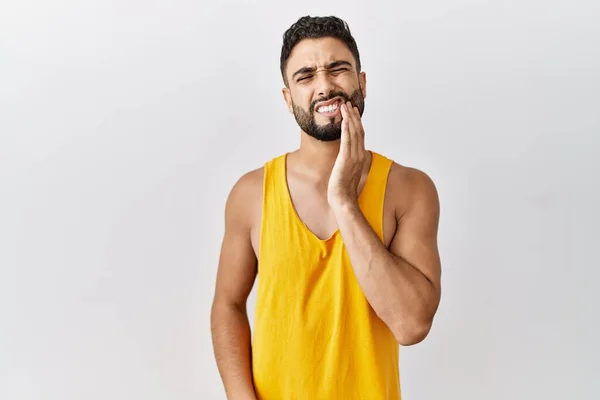 Homem Bonito Jovem Com Barba Sobre Fundo Isolado Tocando Boca — Fotografia de Stock