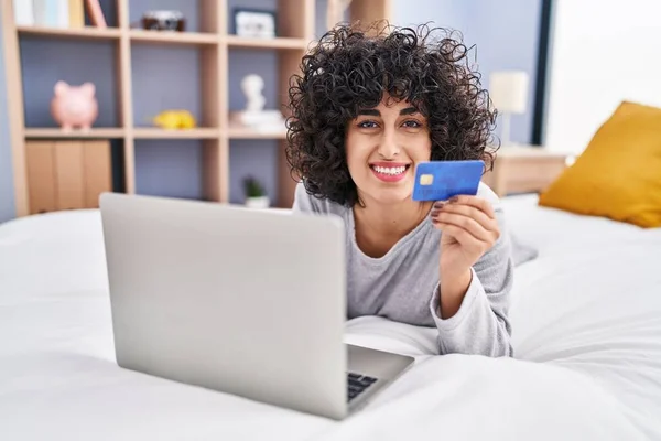 Young Middle East Woman Using Laptop Credit Card Lying Bed — Stockfoto