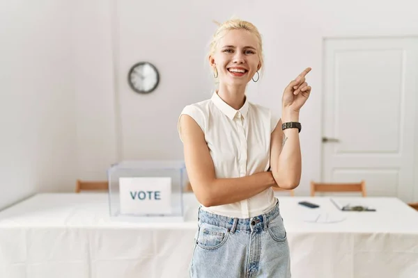 Beautiful Caucasian Woman Standing Voting Ballot Election Room Smiling Happy — Foto Stock