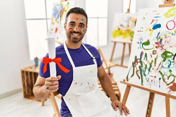 Young Hispanic Man Smiling Confident Holding Diploma Art Studio — 图库照片