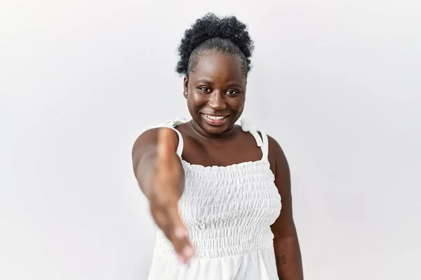 Young African Woman Standing White Isolated Background Smiling Friendly Offering — 图库照片