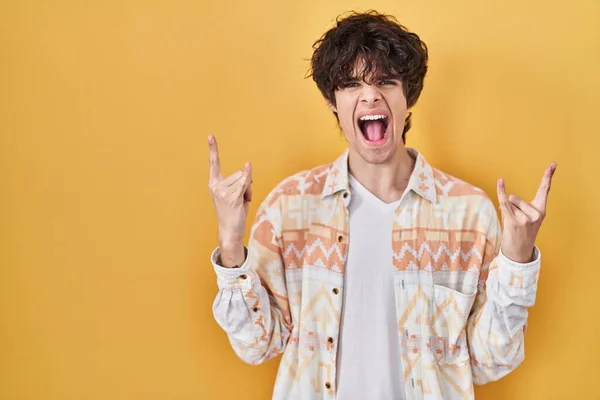 Young Man Wearing Casual Summer Shirt Shouting Crazy Expression Doing — Stock Photo, Image