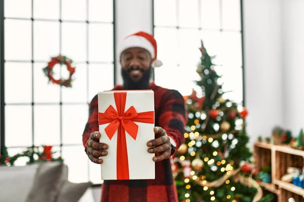 Young African American Man Holding Gift Standing Christmas Tree Home — Stock Photo, Image