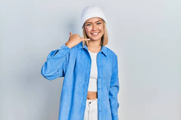Beautiful Blonde Woman Wearing Wool Hat Smiling Doing Phone Gesture — Stockfoto