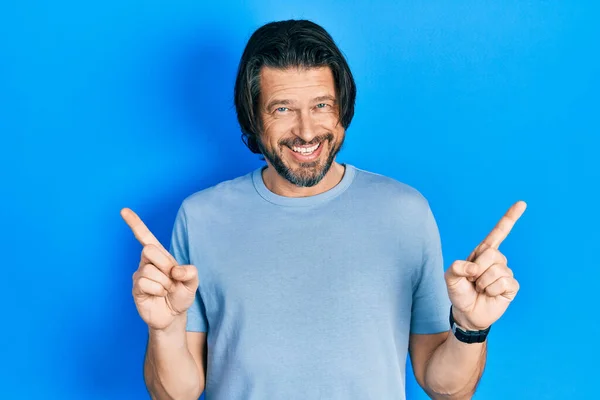 Middle Age Caucasian Man Wearing Casual Clothes Smiling Confident Pointing — Stock Photo, Image