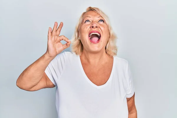 Middle Age Blonde Woman Doing Positive Gesture Angry Mad Screaming — Stock Photo, Image