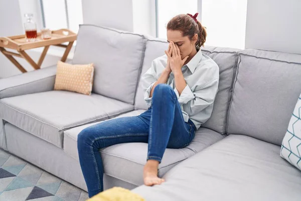Young Woman Stressed Sitting Sofa Home — 스톡 사진