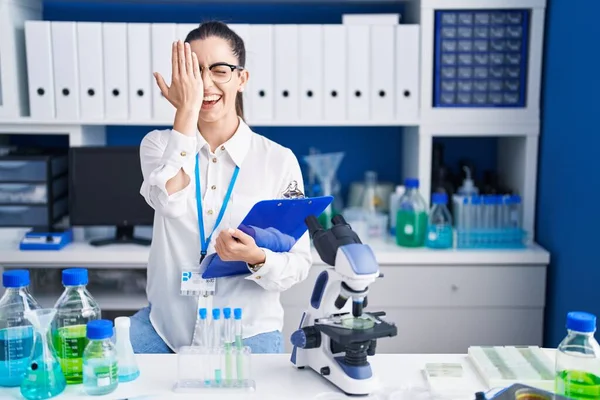 Young Brunette Woman Working Scientist Laboratory Covering One Eye Hand — Foto de Stock