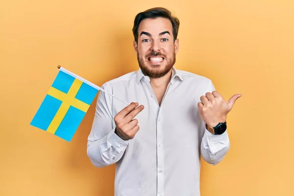 Handsome Caucasian Man Beard Holding Sweden Flag Pointing Thumb Side — Stock Photo, Image