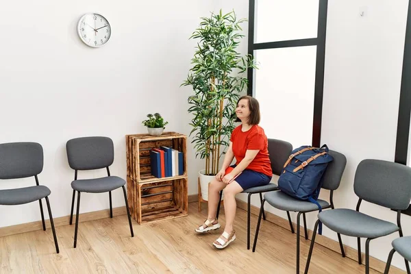 Brunette Woman Syndrome Smiling Sitting Chair Waiting Room — Fotografia de Stock