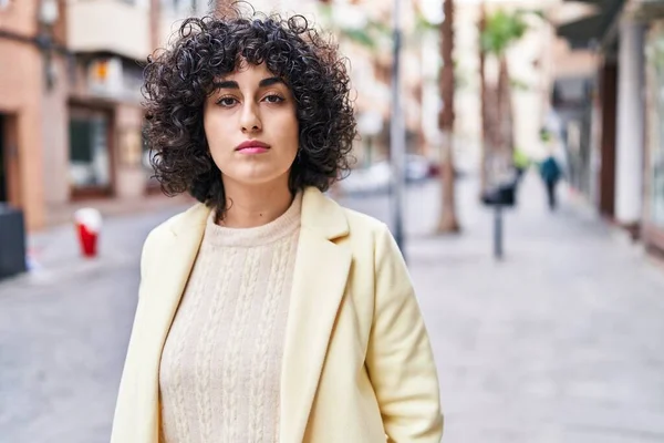 Young Middle East Woman Executive Standing Serious Expression Street — Stock Photo, Image