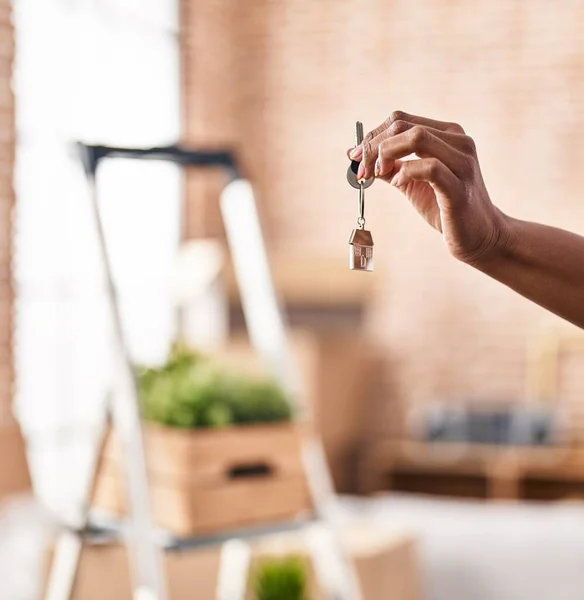 African American Woman Holding Key Standing New Home — Stockfoto