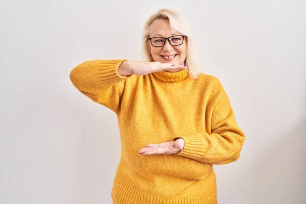 Middle Age Caucasian Woman Wearing Glasses Standing Background Gesturing Hands — Stok fotoğraf
