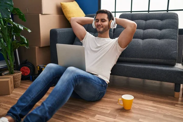 Young Hispanic Man Listening Music Sitting Floor New Home — Stock Photo, Image