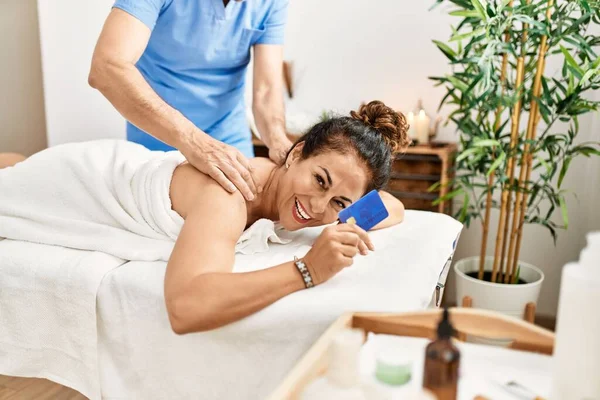 Middle Age Man Woman Wearing Therapist Uniform Having Back Massage — Stok fotoğraf