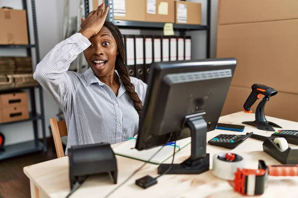 African Woman Working Small Business Ecommerce Surprised Hand Head Mistake — Stock Photo, Image