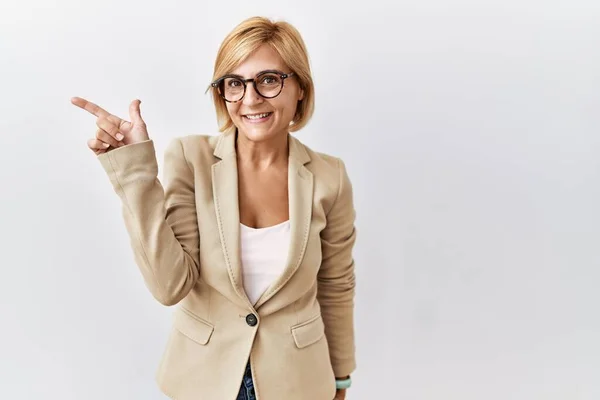 Middle Age Blonde Business Woman Standing Isolated Background Big Smile — Fotografia de Stock