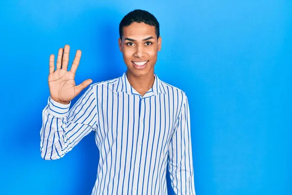 Young African American Guy Wearing Casual Clothes Showing Pointing Fingers — 图库照片