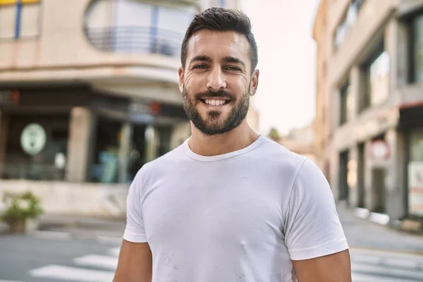 Young Hispanic Man Smiling Confident Walking Street — Stock Photo, Image