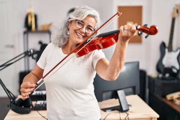 Músico Mediana Edad Tocando Violín Estudio Música —  Fotos de Stock