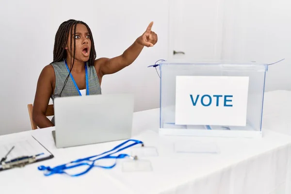Young African American Woman Working Political Election Sitting Ballot Pointing —  Fotos de Stock