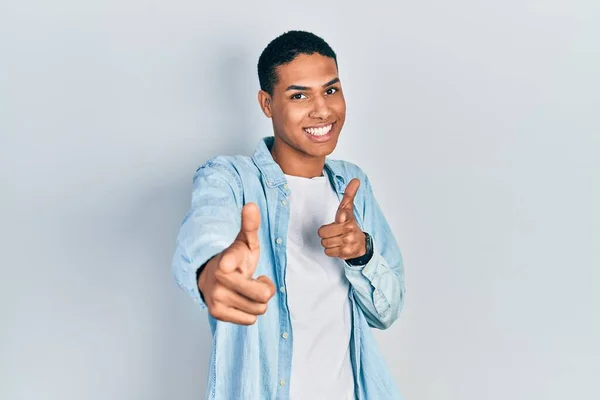 Young African American Guy Wearing Casual Clothes Pointing Fingers Camera — 图库照片