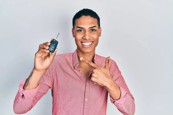 Young African American Guy Holding Key New Car Smiling Happy — Stok fotoğraf