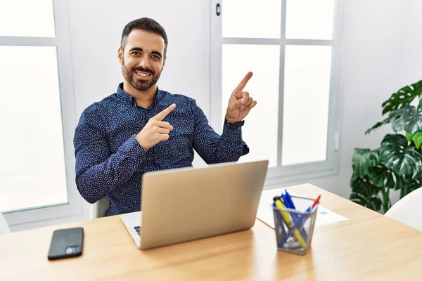 Young Hispanic Man Beard Working Office Laptop Smiling Looking Camera — ストック写真
