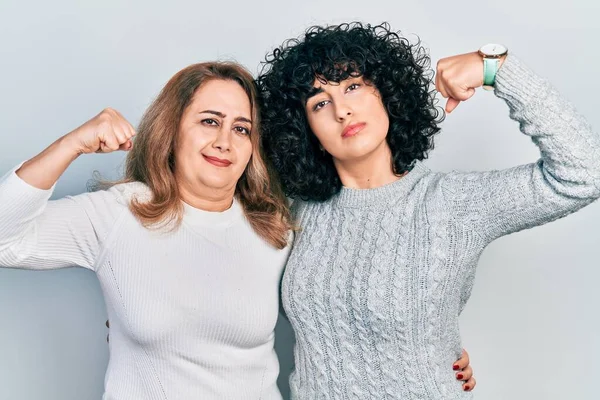 Naher Osten Mutter Und Tochter Tragen Lässige Kleidung Starke Person — Stockfoto