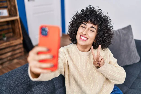 Young Middle East Woman Doing Victory Gesture Make Selfie Smartphone — 图库照片