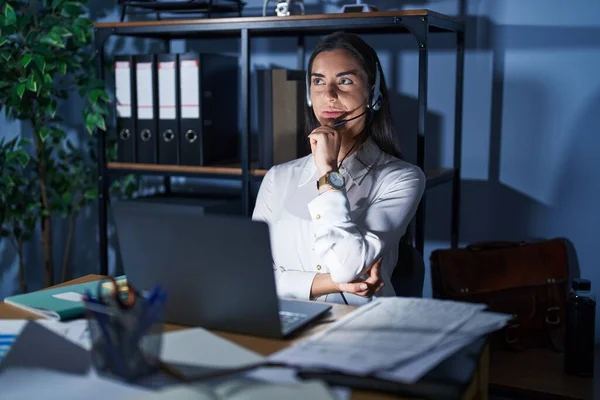 Young Brunette Woman Wearing Call Center Agent Headset Working Late — Stockfoto