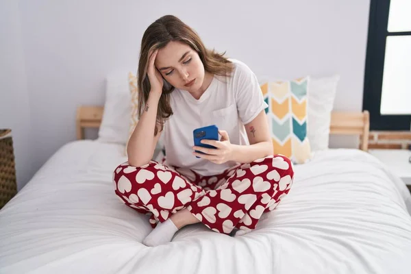 Young Woman Using Smartphone Sitting Sofa Bedroom —  Fotos de Stock