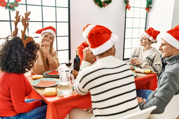 Group Young Friends Having Christmas Dinner Sitting Table Home — Stock Photo, Image