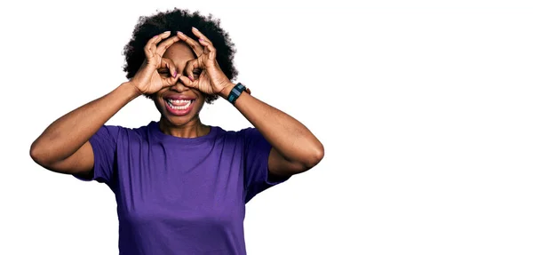 African American Woman Afro Hair Wearing Casual Purple Shirt Doing — Stockfoto