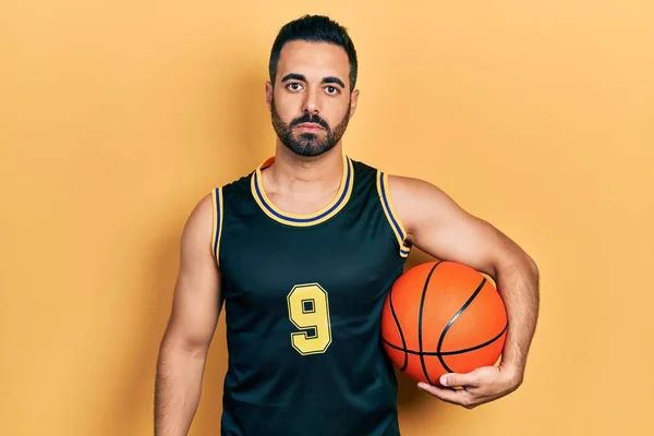 Handsome Hispanic Man Beard Holding Basketball Ball Thinking Attitude Sober — Stok fotoğraf