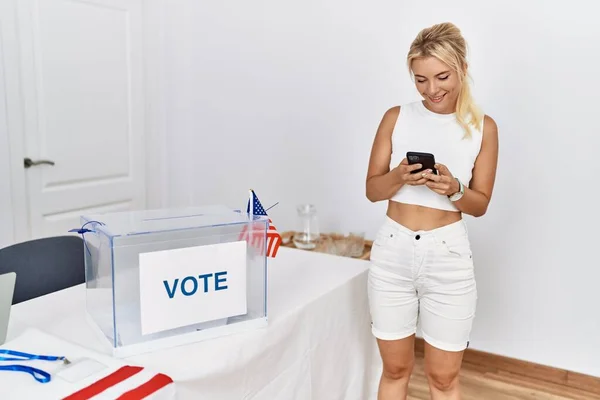 Young American Voter Smiling Happy Using Smartphone Electoral College — Stockfoto