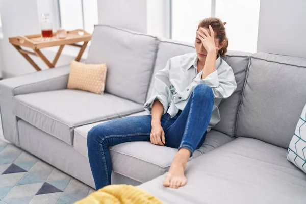 Young Woman Stressed Sitting Sofa Home — Photo