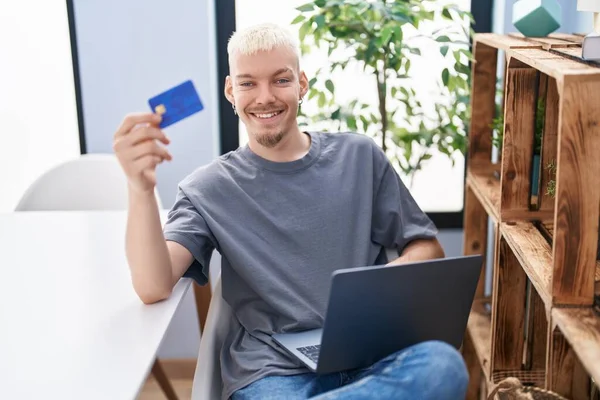 Young Caucasian Man Using Laptop Credit Card Home — 图库照片