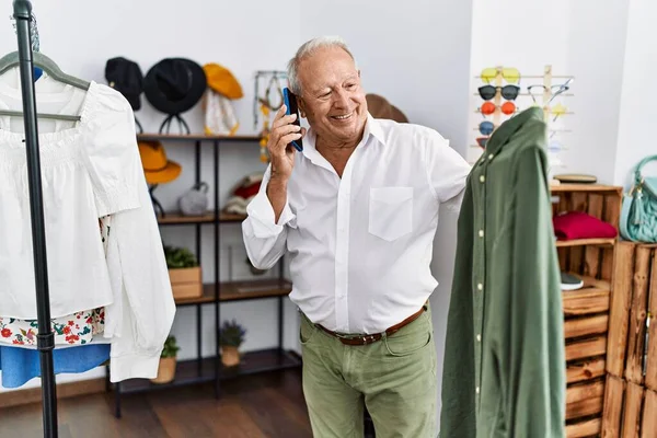 Senior Man Customer Talking Smartphone Holding Shirt Clothing Store — Stockfoto