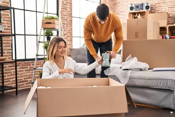 Young Man Woman Couple Smiling Confident Unpacking Cardboard Box New — ストック写真