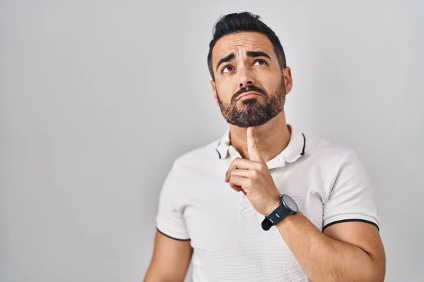 Young Hispanic Man Beard Wearing Casual Clothes White Background Thinking — 图库照片