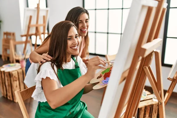 Estudante Professor Sorrindo Pintura Feliz Escola Arte — Fotografia de Stock