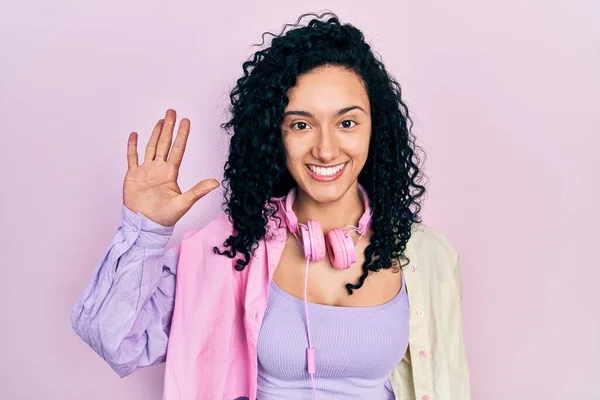 Young Hispanic Woman Curly Hair Wearing Gym Clothes Using Headphones — Fotografia de Stock