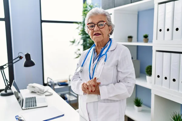 Senior Grey Haired Woman Wearing Doctor Uniform Standing Clinic — Zdjęcie stockowe
