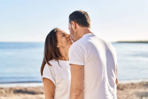 Middle Age Man Woman Couple Standing Together Kissing Seaside — Fotografia de Stock