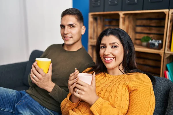 Man Woman Couple Drinking Coffee Sitting Sofa Home — Stock Photo, Image