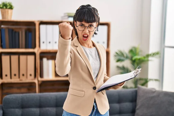 Young Hispanic Woman Working Consultation Office Annoyed Frustrated Shouting Anger — Photo