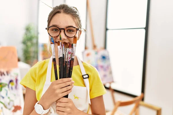 Adorable Girl Covering Mouth Paintbrushes Art Studio — Stock fotografie