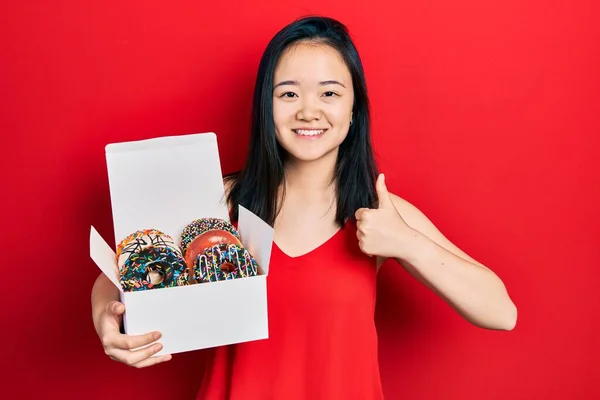 Young Chinese Girl Holding Box Tasty Colorful Doughnuts Smiling Happy — Stock Fotó
